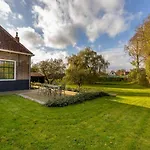 Vakantiehuis \'Boerderij Molenhof\' - Stationsweg 5 | Heinkenszand