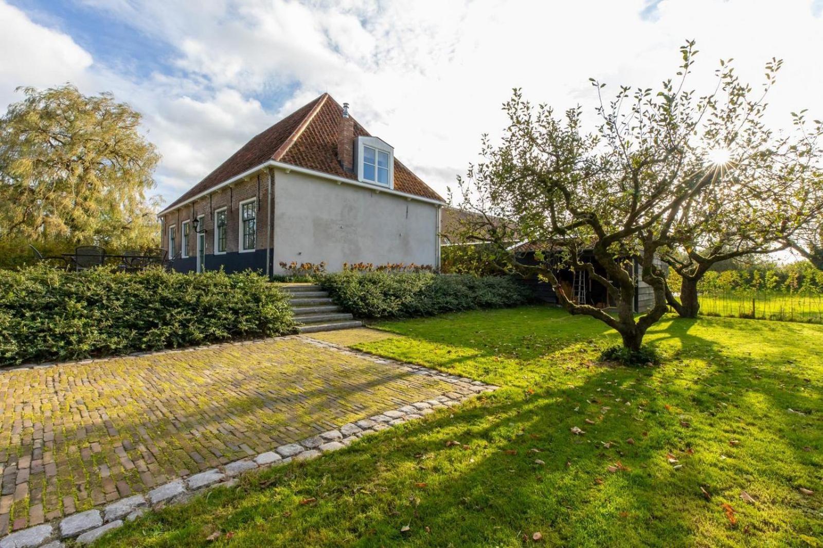 'boerderij Molenhof' - Stationsweg 5 | *