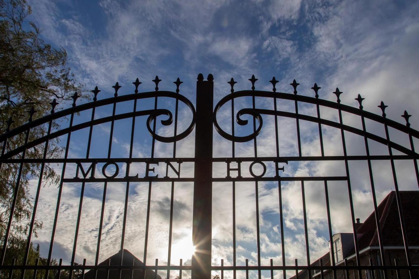 'boerderij Molenhof' - Stationsweg 5 | *